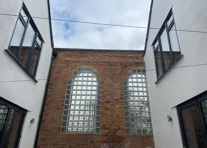 Converted 1882 Gospel Hall شقة بريستول