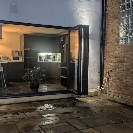 Converted 1882 Gospel Hall Μπρίστολ