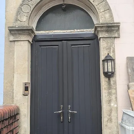 アパート Converted 1882 Gospel Hall